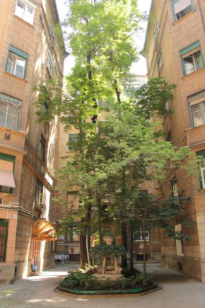 Отель Elvis Guesthouse  Будапешт